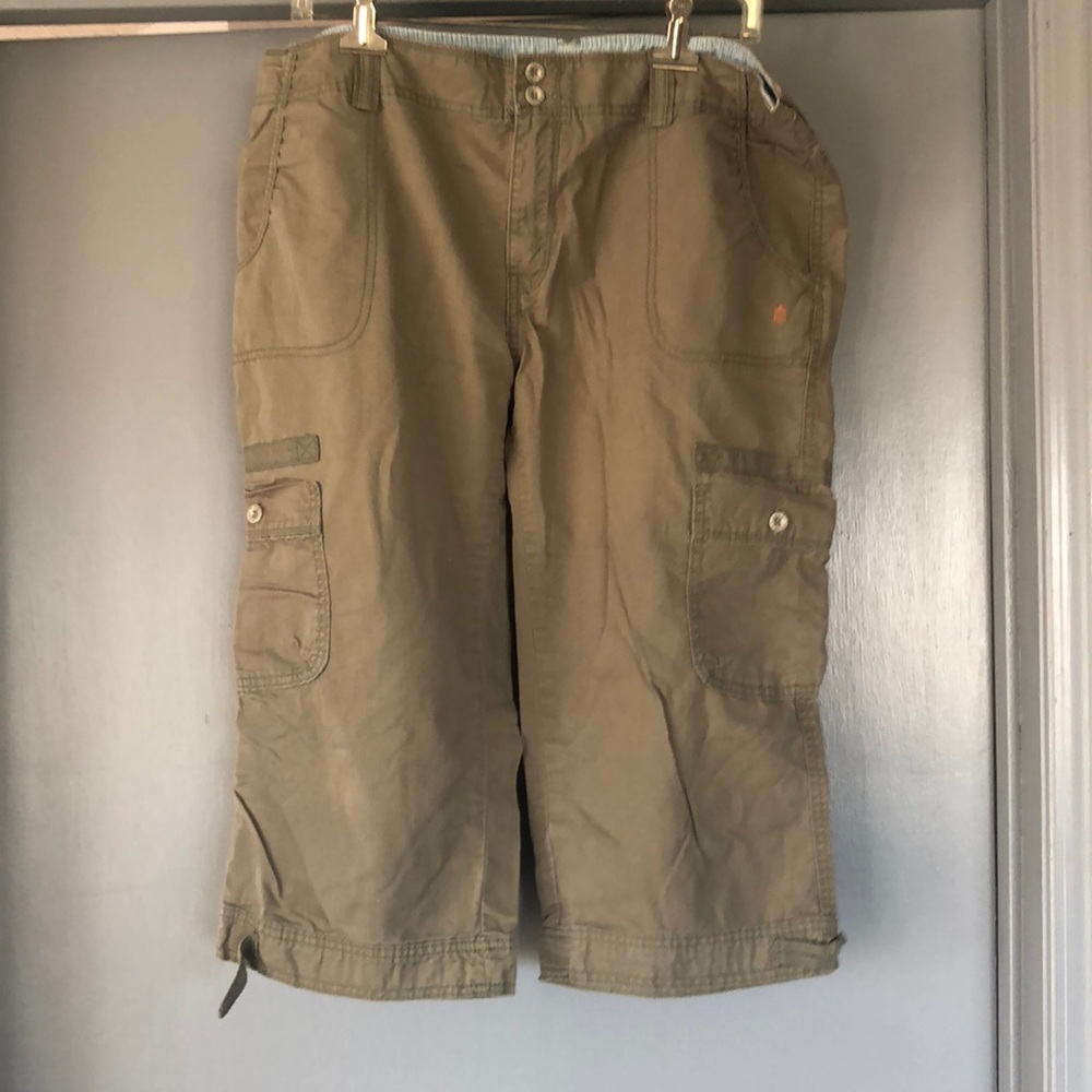 Levis womens khaki green capri cropped cotton pants size 14 side pockets